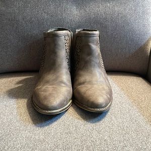 Gray Ankle Boots With Stacked Heel